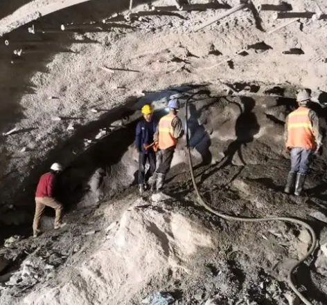兰山拱顶带模注浆料的施工流程及注意事项
